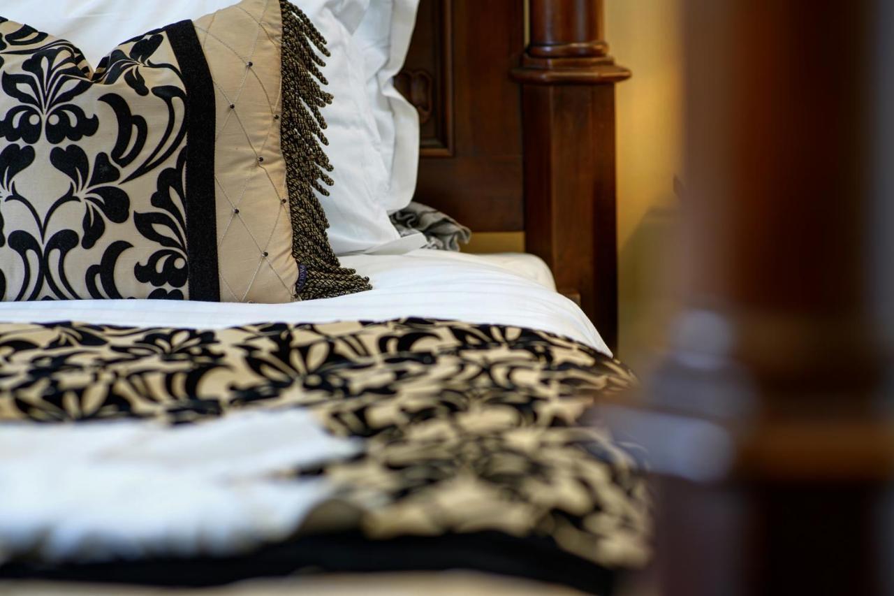 Durker Roods Hotel Huddersfield Bagian luar foto